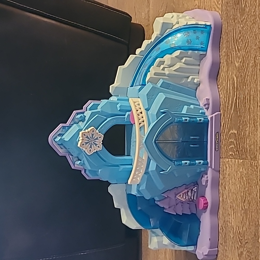 Little People Frozen castle